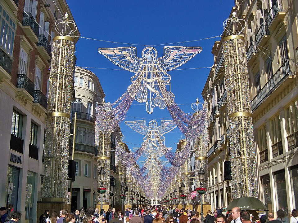 Folkmassor under julbelysningen på Calle Larios