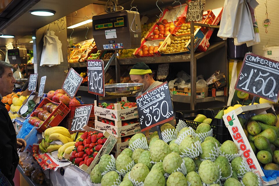 Inne i Mercado de Atarazanas