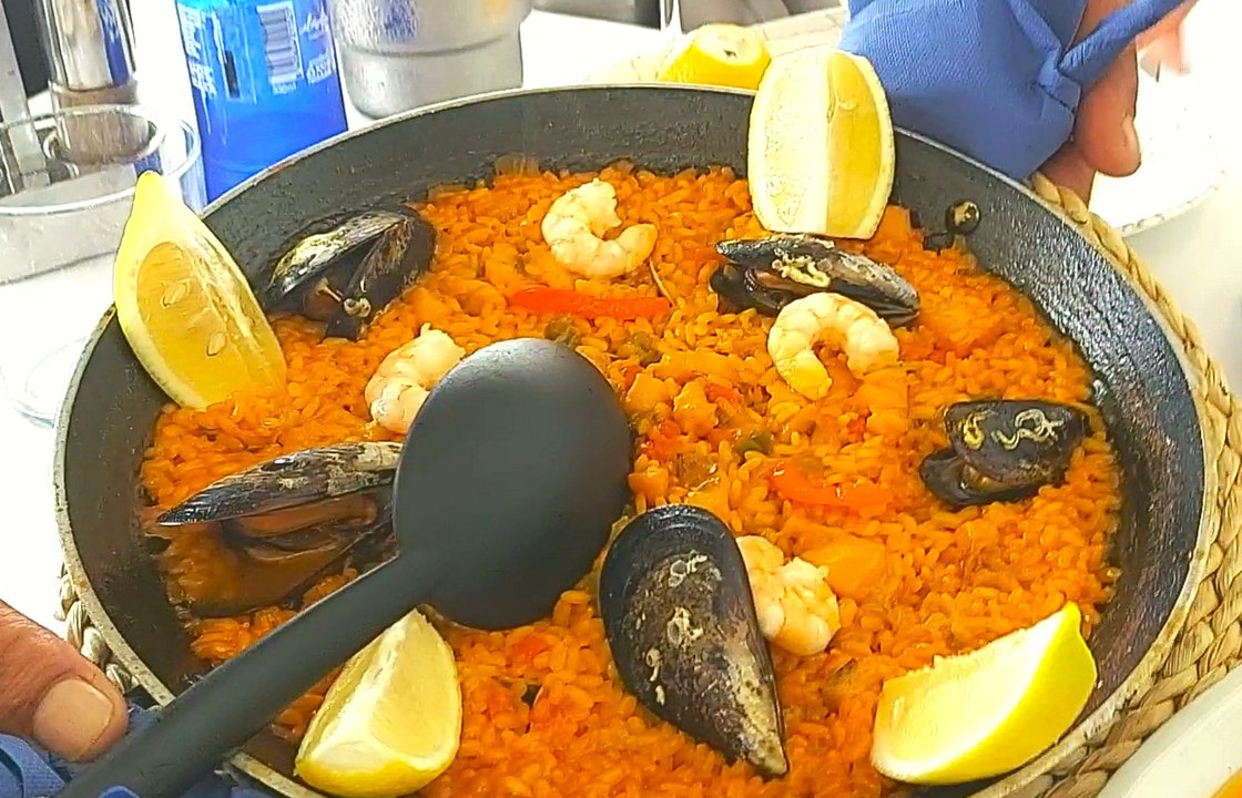 Skaldyrspaella på Los Marinos Paco ved strandpromenaden i Fuengirola